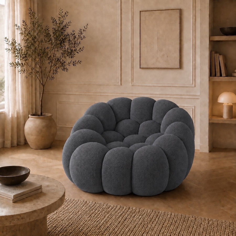 Fauteuil Rousseau — Gris anthracite, mis en scène dans un salon — Orbe Paris