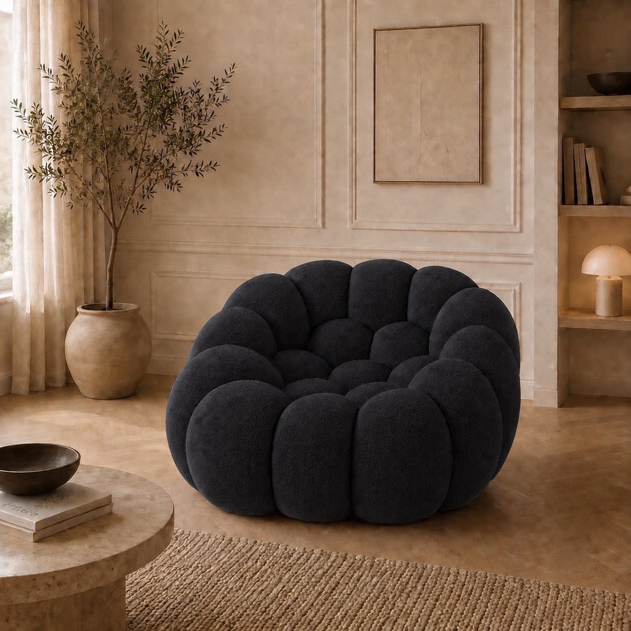Fauteuil Rousseau en tissu 3D Noir textile, mis en scène dans un salon — Orbe Paris