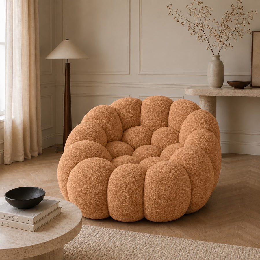 Fauteuil Rousseau — Camel, mis en scène dans un salon — Orbe Paris