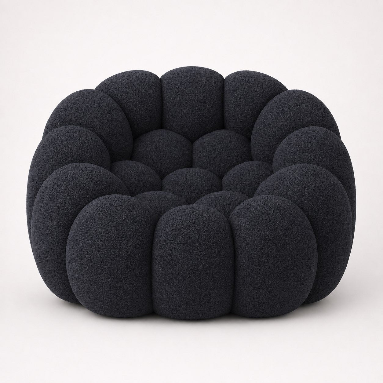 Fauteuil Rousseau en maille bouclette Noir, vu de face sur fond studio — Orbe Paris