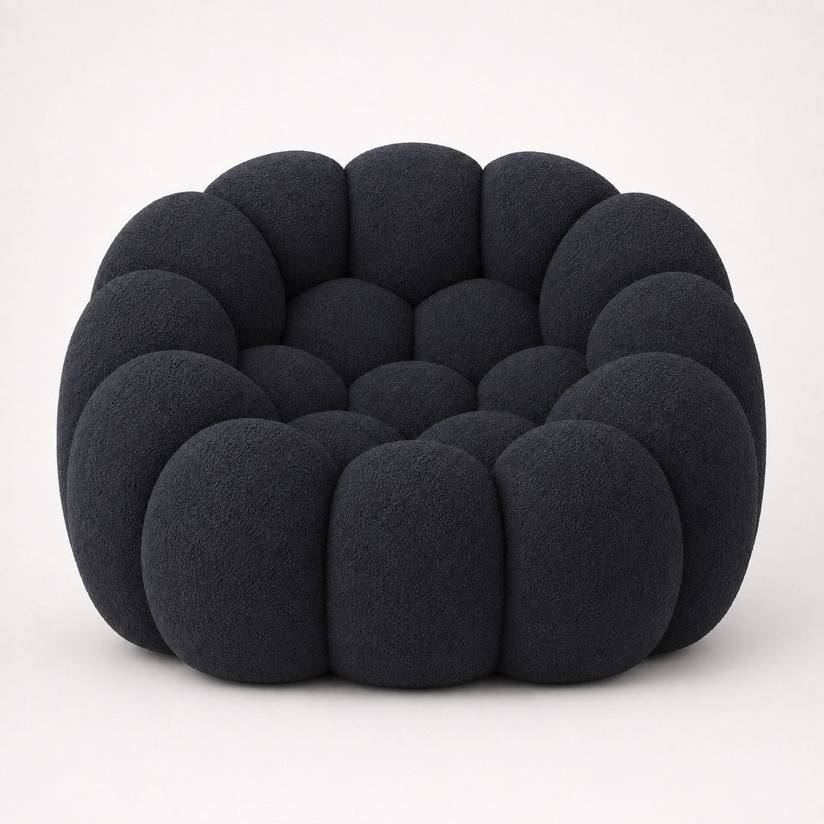 Fauteuil Rousseau en maille bouclette Noir, vu de face sur fond studio — Orbe Paris