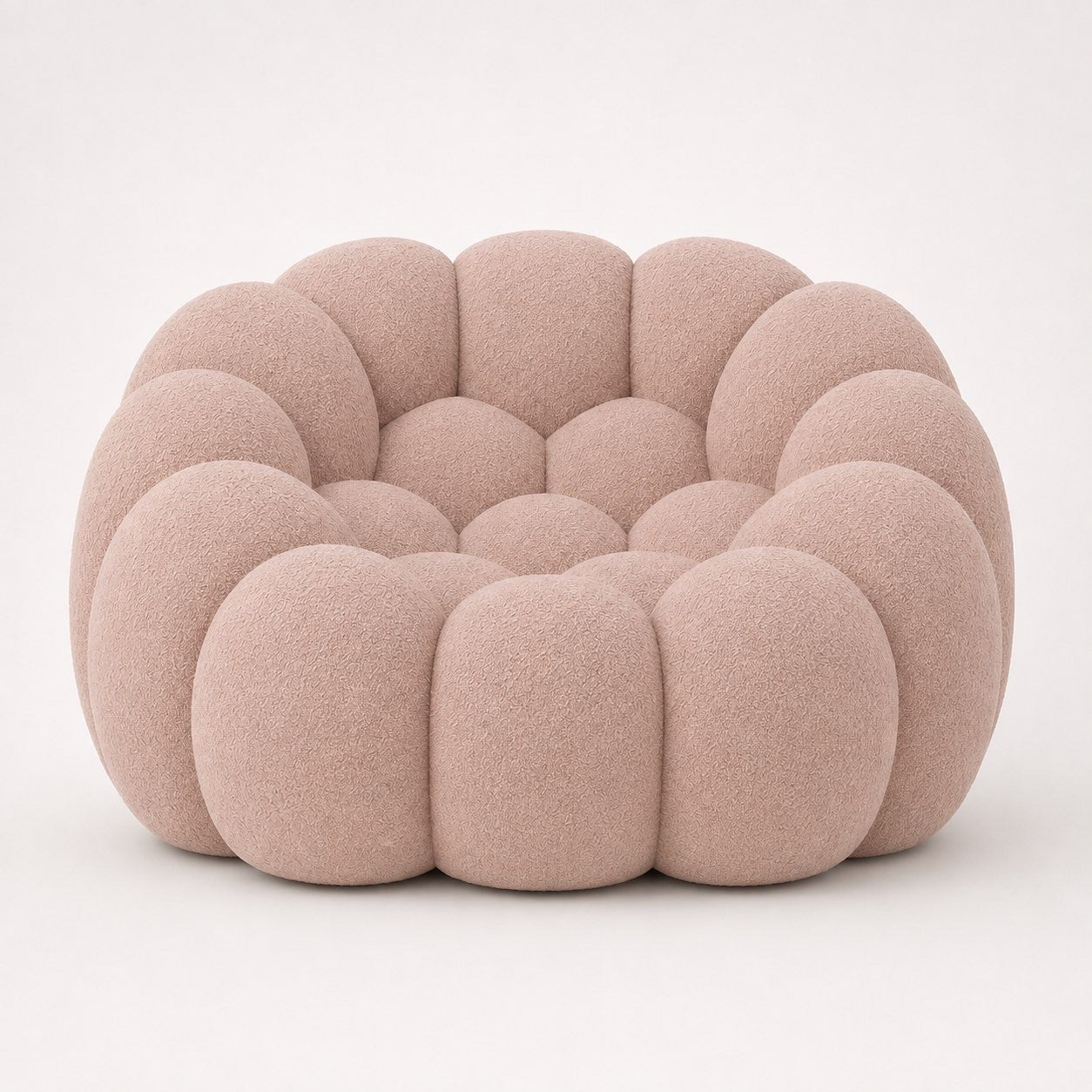 Fauteuil Rousseau en maille bouclette Rose poudré, vu de face sur fond studio — Orbe Paris