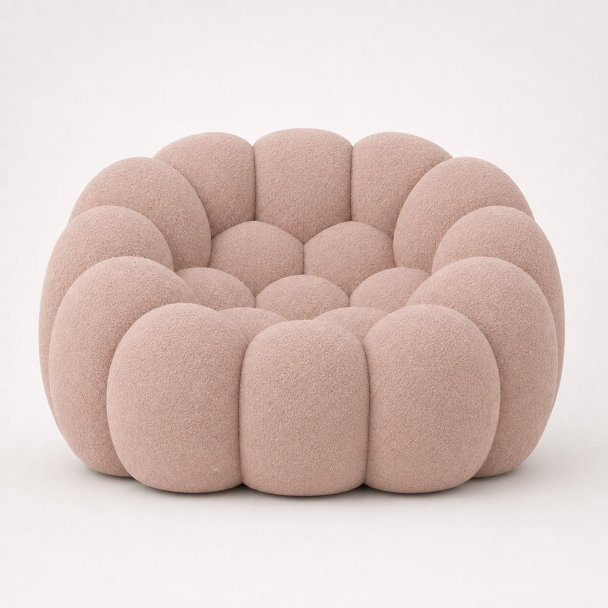 Fauteuil Rousseau en maille bouclette Rose poudré, vu de face sur fond studio — Orbe Paris