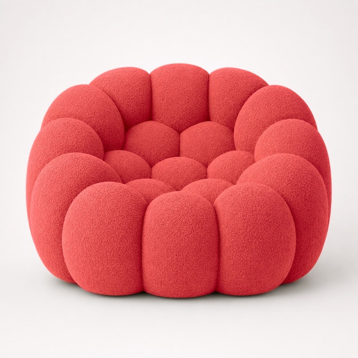 Fauteuil Rousseau en maille bouclette Rouge corail, vu de face sur fond studio — Orbe Paris