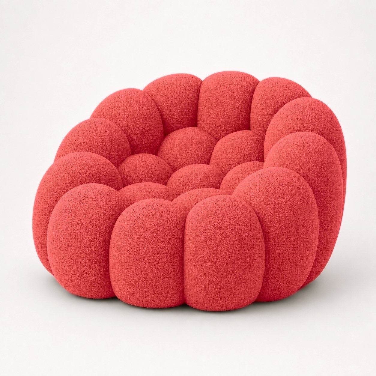 Fauteuil Rousseau en maille bouclette Rouge corail, vu de profil sur fond studio — Orbe Paris