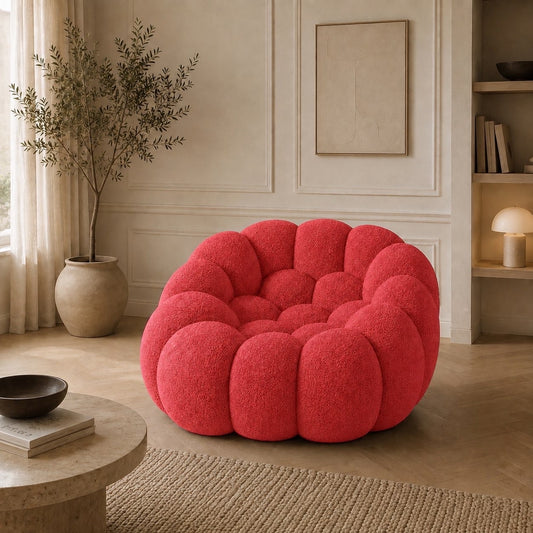 Fauteuil Rousseau en maille bouclette Rouge corail, mis en scène dans un salon — Orbe Paris