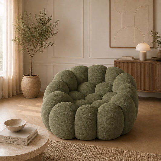 Fauteuil Rousseau en maille bouclette Vert sauge, mis en scène dans un salon — Orbe Paris
