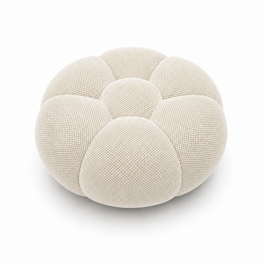 Pouf Rousseau, coloris Blanc cassé, vue de face, assise sculpturale arrondie — Orbe Paris