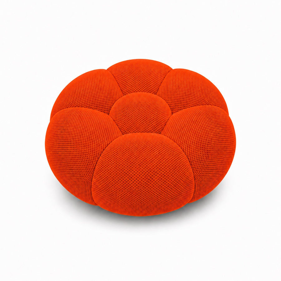 Pouf Rousseau, coloris Orange vif, vue de face, assise sculpturale arrondie — Orbe Paris