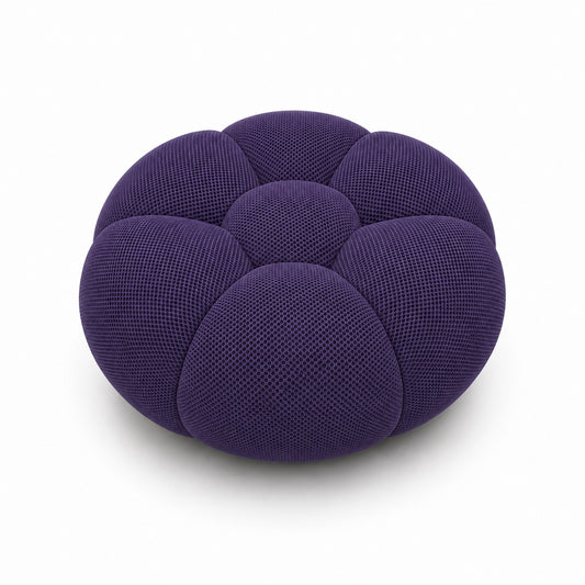 Pouf Rousseau, coloris Violet foncé, vue de face, assise sculpturale arrondie — Orbe Paris