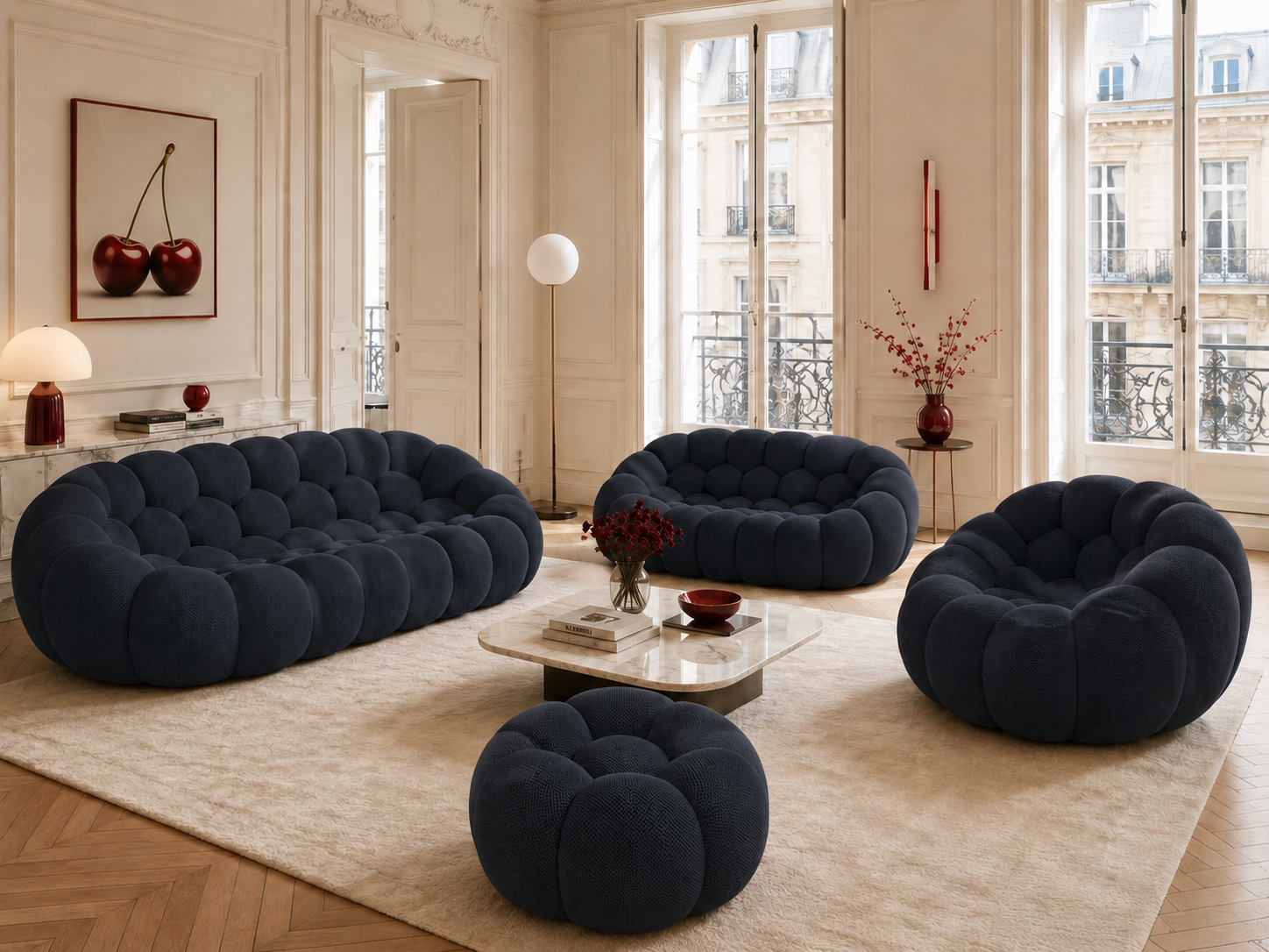 Canapé Rousseau, fauteuil et pouf Bleu marine dans un salon parisien lumineux — Orbe Paris