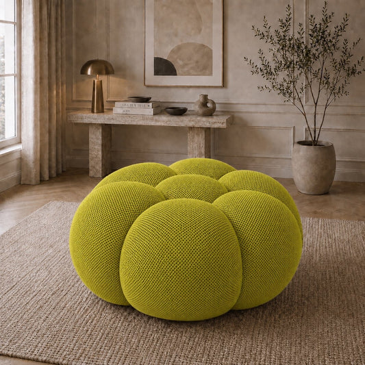 Pouf Rousseau en tissu 3D Jaune fluo / anis, mis en scène dans un salon — Orbe Paris