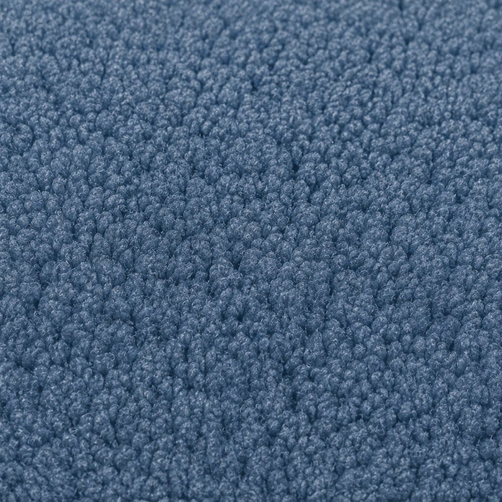 Gros plan de la maille bouclette Orbe Paris, coloris Bleu gris