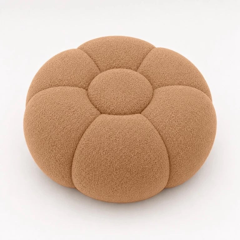 Pouf Rousseau en maille bouclette Camel, vu de face sur fond studio — Orbe Paris