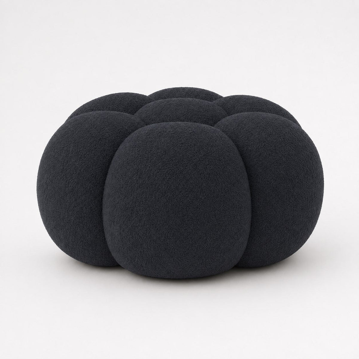 Pouf Rousseau en maille bouclette Noir, vu de dessous sur fond studio — Orbe Paris