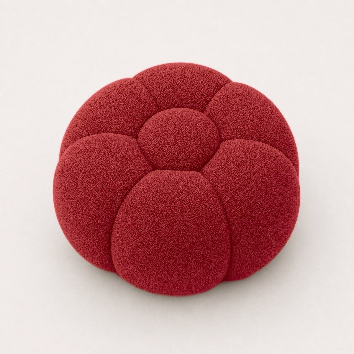 Pouf Rousseau en maille bouclette Rouge profond, vu de face sur fond studio — Orbe Paris