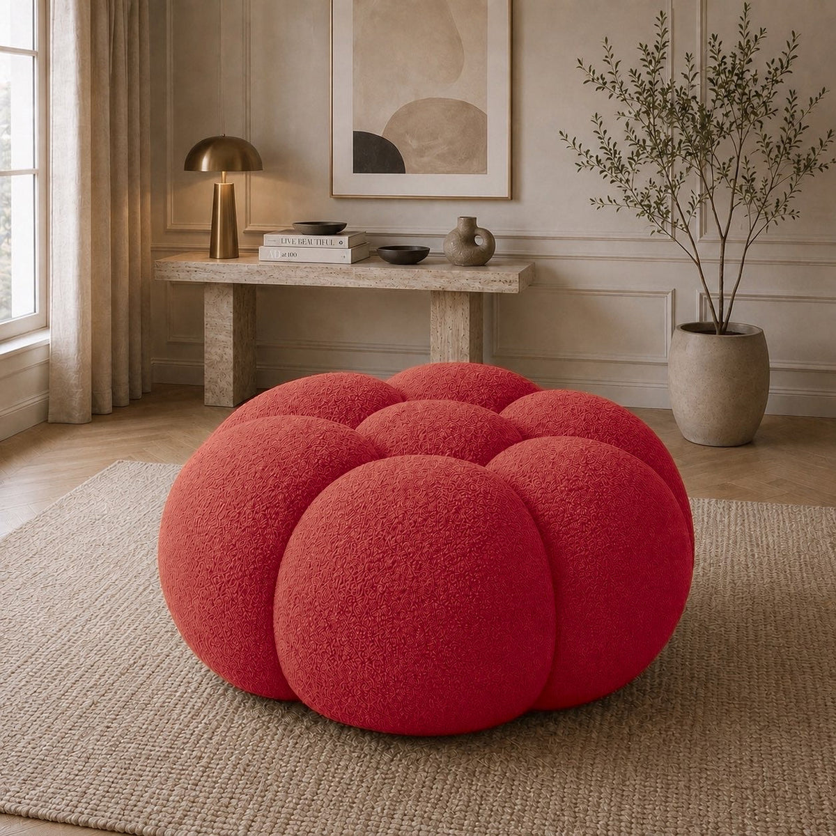 Pouf Rousseau en maille bouclette Rouge profond, mis en scène dans un salon — Orbe Paris
