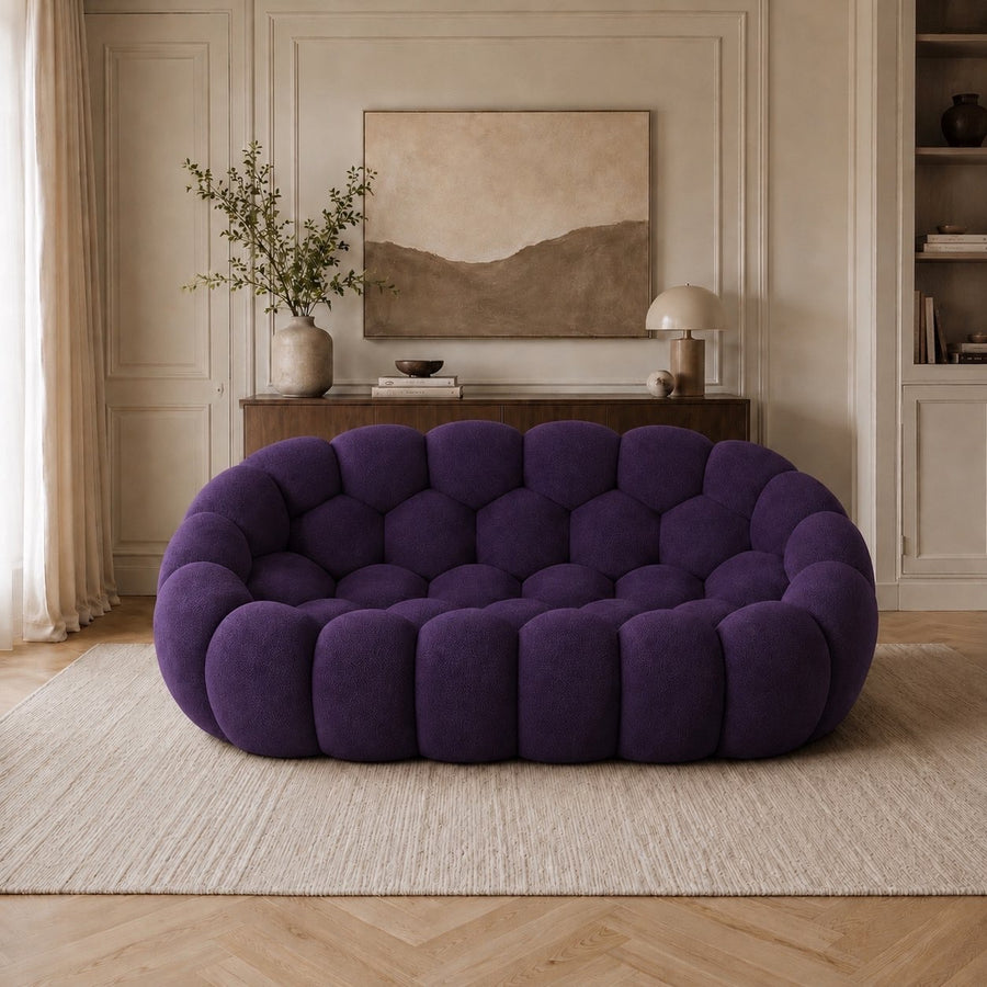 Canapé Rousseau 2-3 places en tissu 3D Violet foncé, mis en scène dans un salon — Orbe Paris
