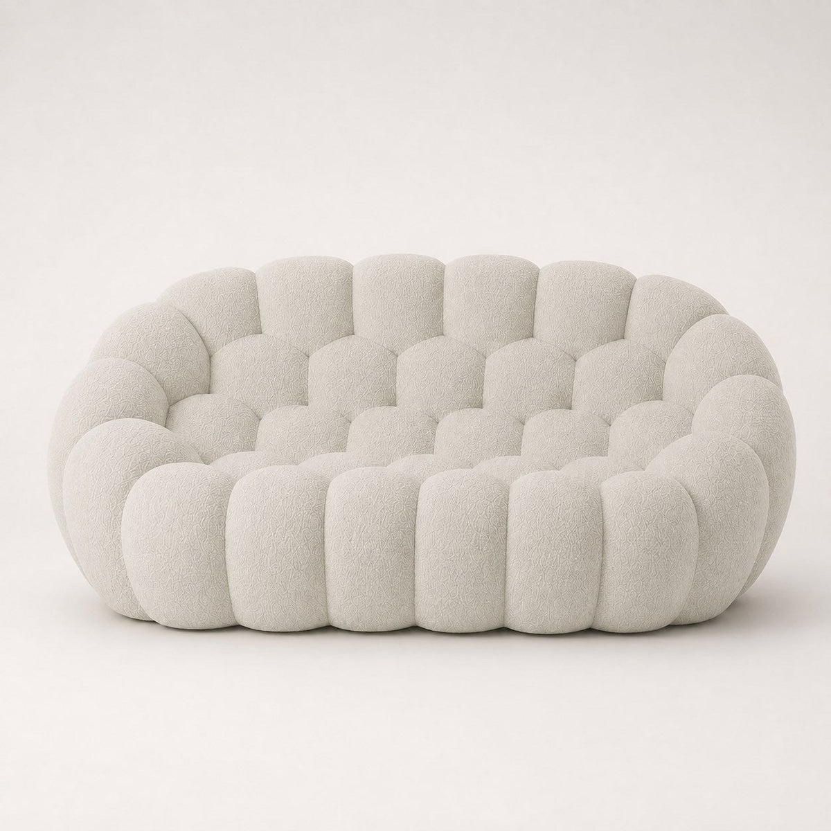 Canapé Rousseau 2-3 places en maille bouclette Blanc cassé, vu de face sur fond studio — Orbe Paris