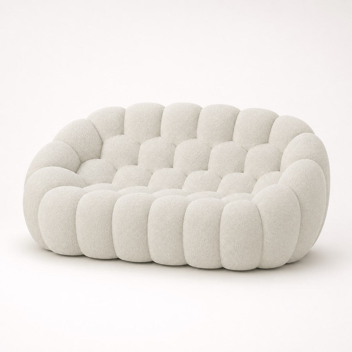 Canapé Rousseau 2-3 places en maille bouclette Blanc cassé, vu de profil sur fond studio — Orbe Paris