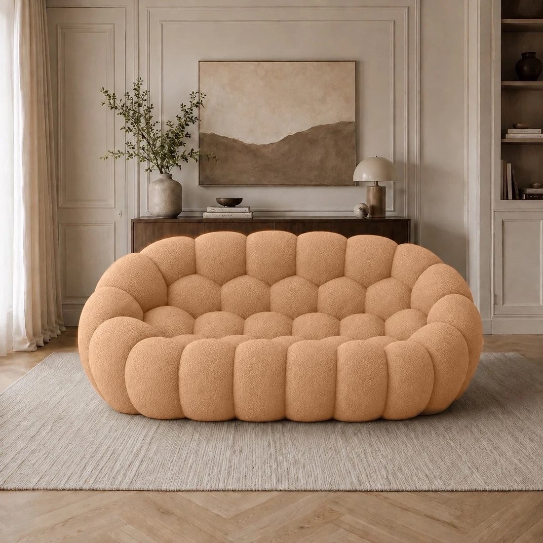 Canapé Rousseau 2-3 places en maille bouclette Camel, mis en scène dans un salon — Orbe Paris
