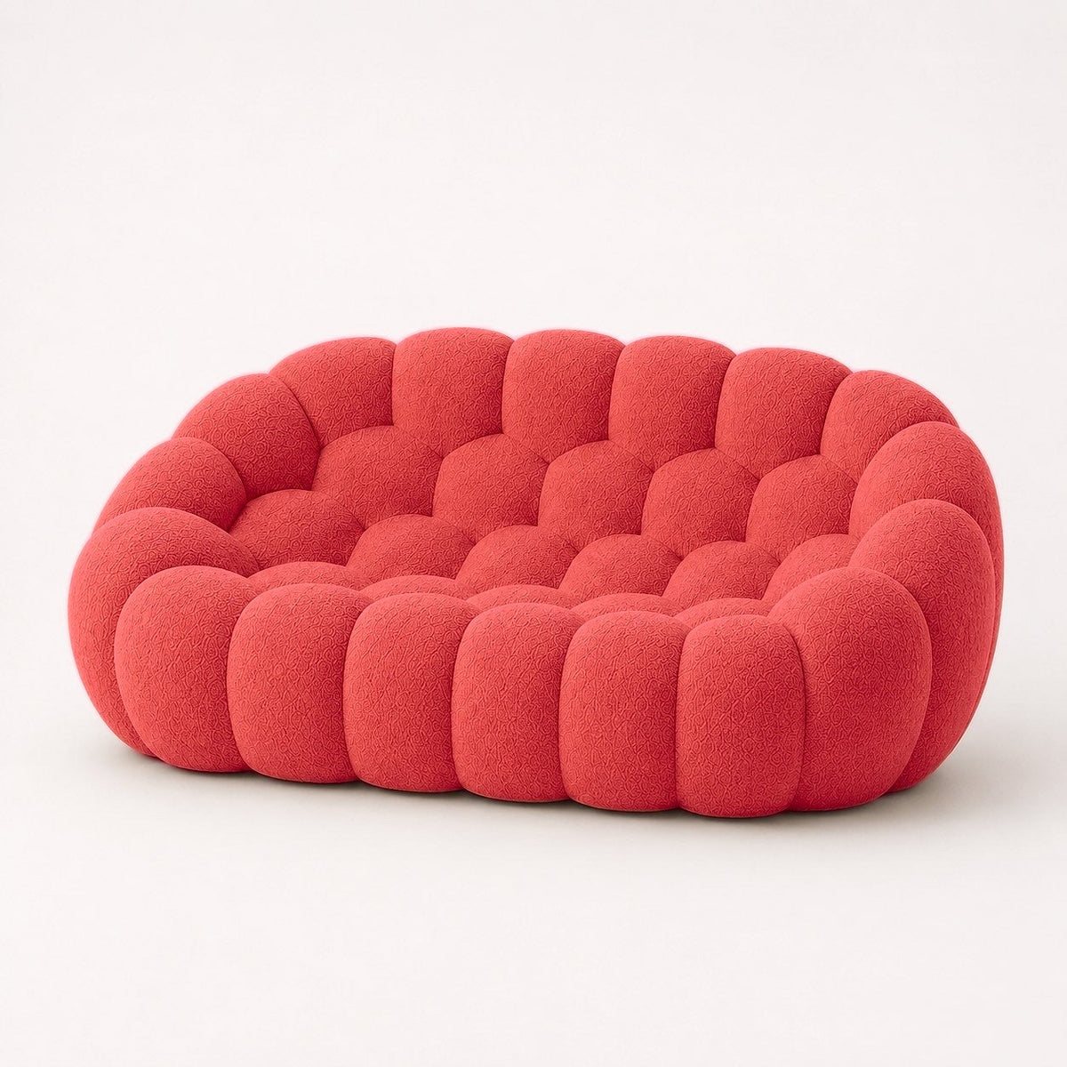 Canapé Rousseau 2-3 places en maille bouclette Rouge corail, vu de profil sur fond studio — Orbe Paris
