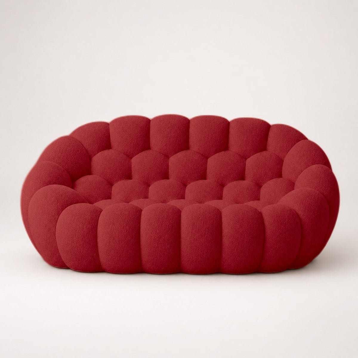 Canapé Rousseau 2-3 places en maille bouclette Rouge profond, vu de face sur fond studio — Orbe Paris