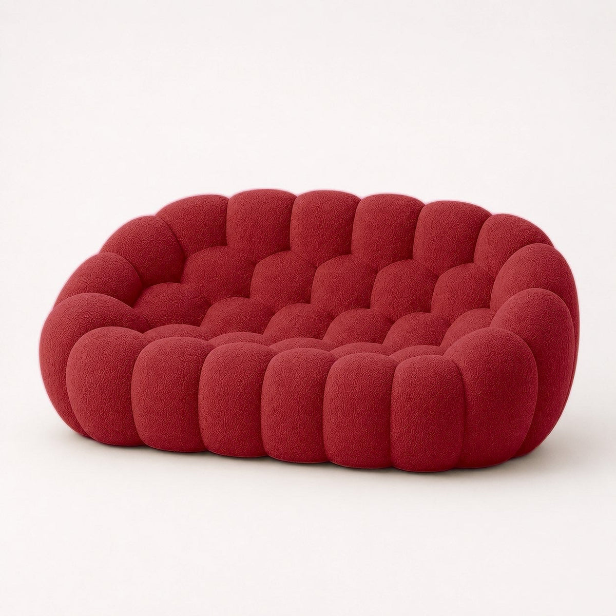 Canapé Rousseau 2-3 places en maille bouclette Rouge profond, vu de profil sur fond studio — Orbe Paris