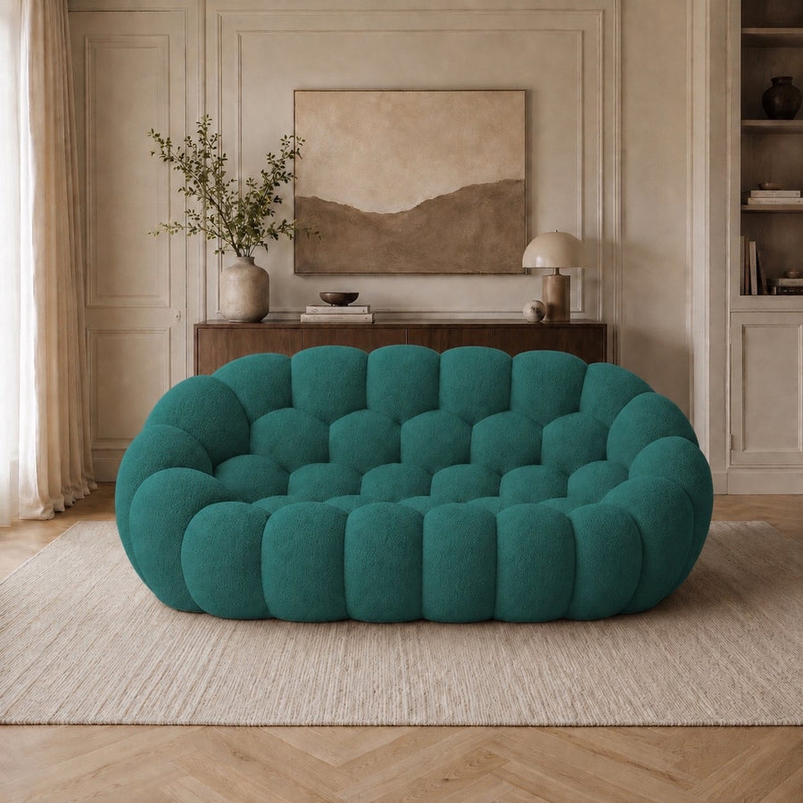 Canapé Rousseau 2-3 places en maille bouclette Vert canard, mis en scène dans un salon — Orbe Paris