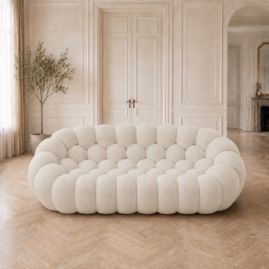 Canapé Rousseau 3-4 places en tissu 3D Blanc cassé, mis en scène dans un salon — Orbe Paris