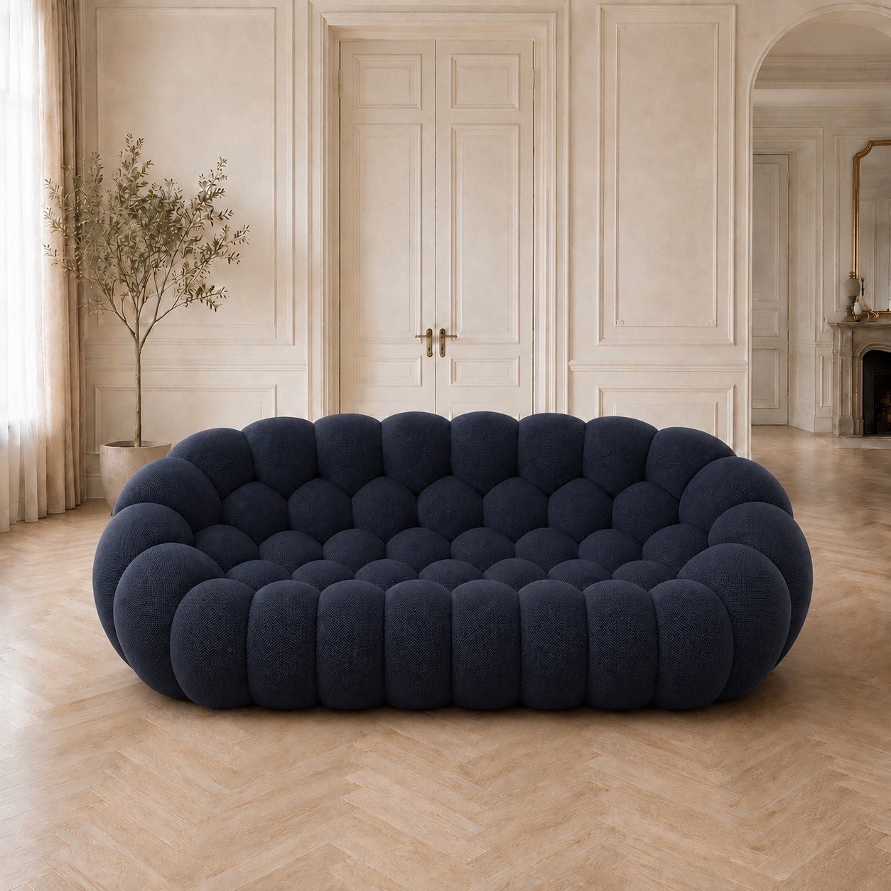 Canapé Rousseau 3-4 places en tissu 3D Bleu marine, mis en scène dans un salon — Orbe Paris