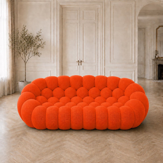 Canapé Rousseau 3-4 places en tissu 3D Orange vif, mis en scène dans un salon — Orbe Paris