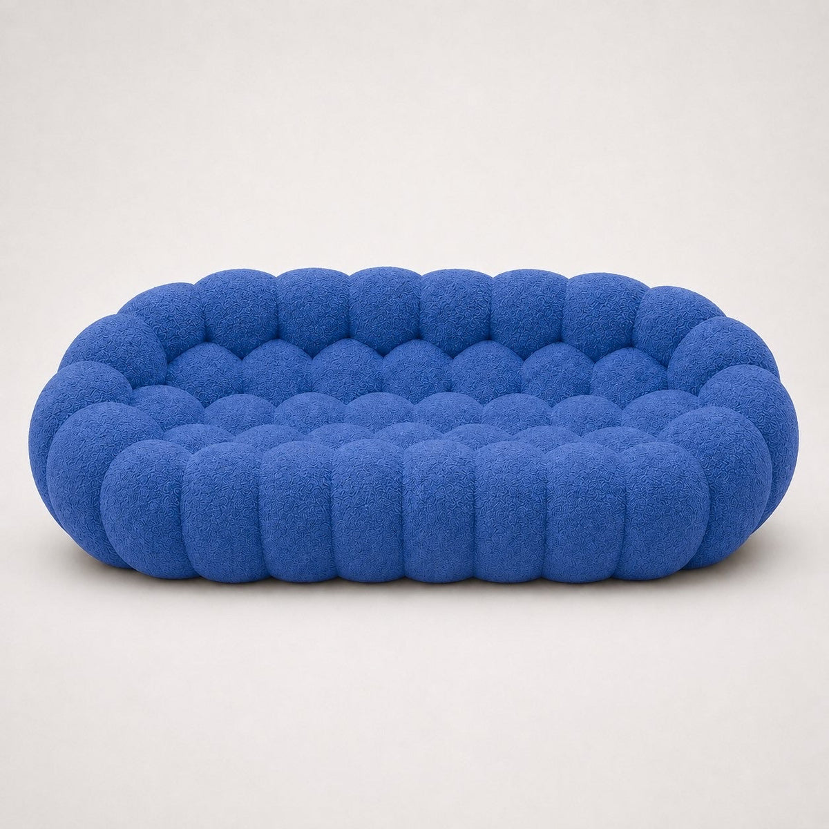 Canapé Rousseau 3-4 places en maille bouclette Bleu roi, vu de face sur fond studio — Orbe Paris