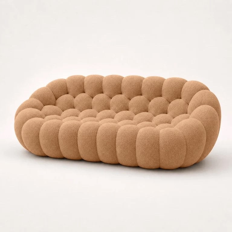 Canapé Rousseau 3-4 places en maille bouclette Camel, vu de profil sur fond studio — Orbe Paris