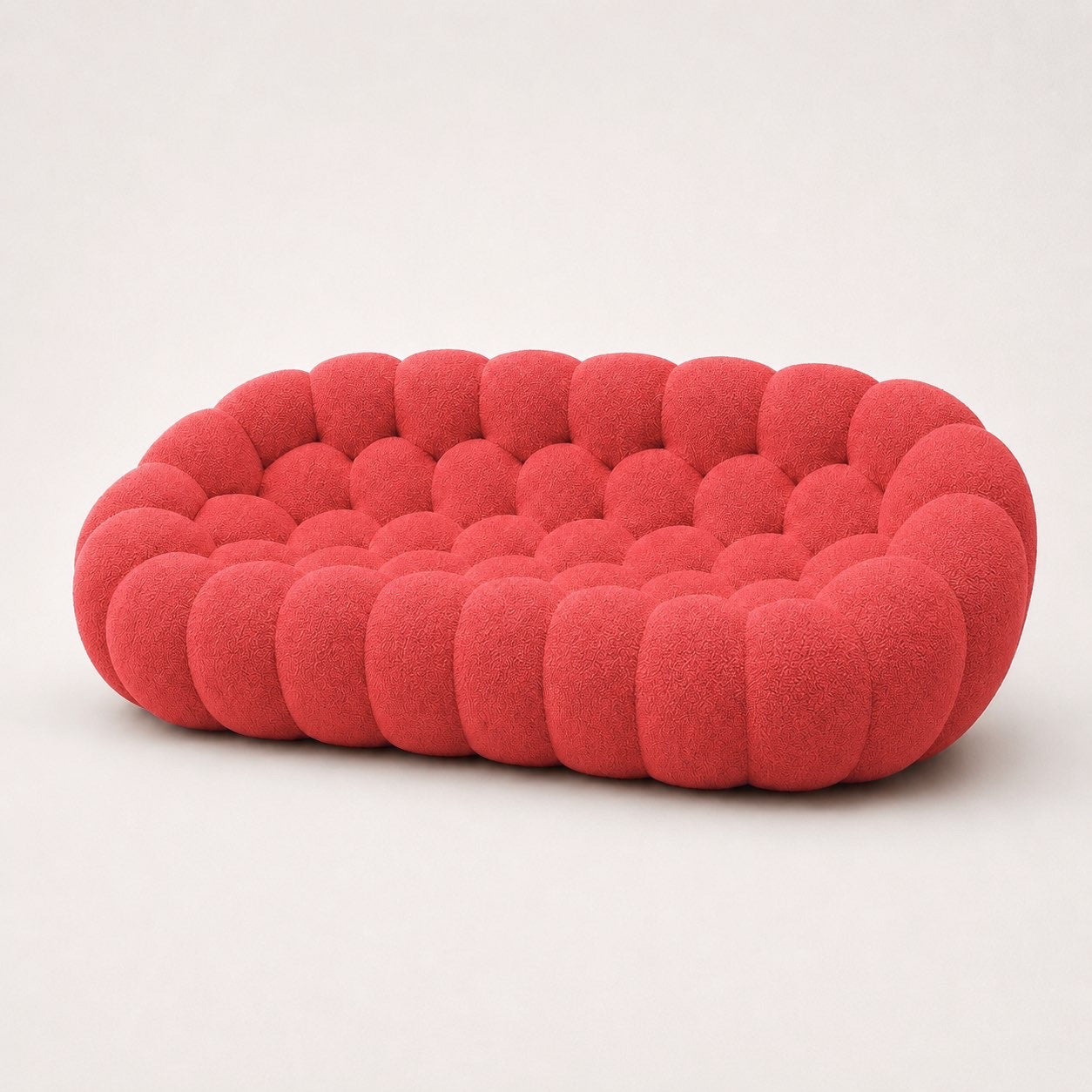 Canapé Rousseau 3-4 places en maille bouclette Rouge corail, vu de profil sur fond studio — Orbe Paris