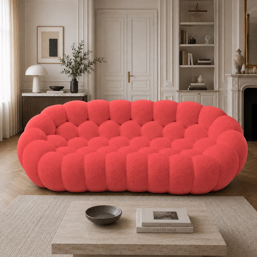 Grand canapé Rousseau — Rouge corail, mis en scène dans un salon — Orbe Paris