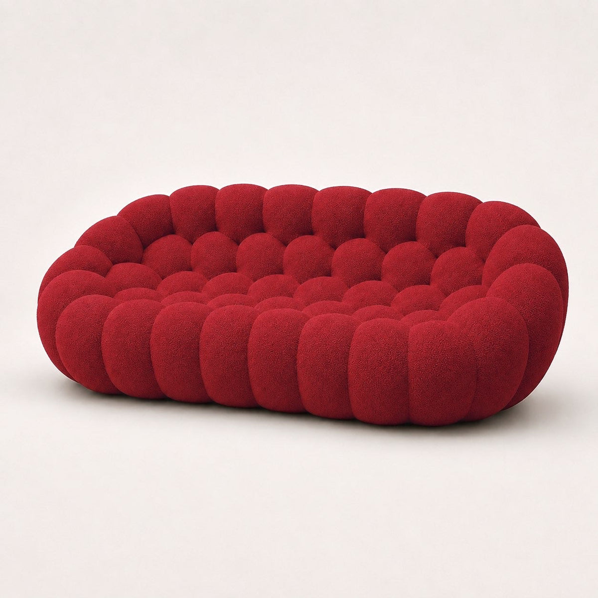 Canapé Rousseau 3-4 places en maille bouclette Rouge profond, vu de profil sur fond studio — Orbe Paris