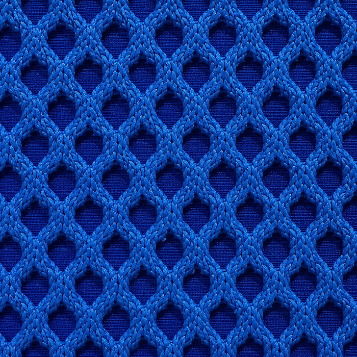 Gros plan du tissu technique Orbe Paris, teinte Bleu roi — relief alvéolé visible.