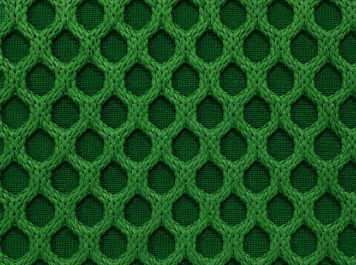 Gros plan du tissu technique Orbe Paris, teinte Vert forêt — relief alvéolé visible.